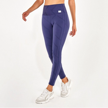 Carregar imagem no visualizador da galeria, Model Front: Alto Giro Fitness Bas Legging Circuit Blackout Cinza Graystone
