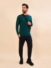 Carregar imagem no visualizador da galeria, Model Front: Uv Line T-Shirt Longsleeve Masc New Fit Petroleo Upf50+
