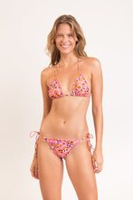 Carregar imagem no visualizador da galeria, Model Front: Rio De Sol Bas Bottom Sweet-Camo Frufru
