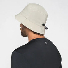 Carregar imagem no visualizador da galeria, Model Back: Uv Line Bob Hat Toronto Colors Masc Sand Upf50+
