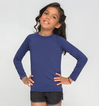 Carregar imagem no visualizador da galeria, Model Front: Uv Line T-Shirt Longsleeve Uvpro Kids Navy Blue Upf50+
