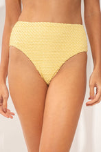 Carregar imagem no visualizador da galeria, Gallery: Rio De Sol Bas Bottom Drift-Butterglow Hotpants
