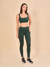 Carregar imagem no visualizador da galeria, Model Front: Uv Line Fitness Bas Legging Fit Aspen Green Cactus Upf50+
