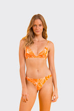 Carregar imagem no visualizador da galeria, Model Front: Rio De Sol Bas Bottom Trail-Orange Essential
