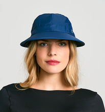 Carregar imagem no visualizador da galeria, Model Front: Uv Line Casquette Visor Nice Fem Navy Blue Upf50+
