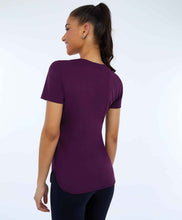 Carregar imagem no visualizador da galeria, Model Back: Alto Giro Fitness Haut T-Shirt Skin Fit Inspiracionais Roxo
