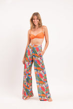 Carregar imagem no visualizador da galeria, Model Front: Rio De Sol Pantalon De Plage Jungle Wide Pants
