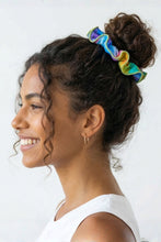 Carregar imagem no visualizador da galeria, Model Front: Rio De Sol Chouchou Fusion Scrunchie
