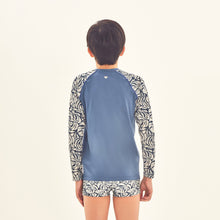 Carregar imagem no visualizador da galeria, Model Back: Uv Line T-Shirt Rash Guard Kids Costela Aco Off White Upf50+
