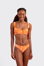 Carregar imagem no visualizador da galeria, Model Front: Rio De Sol Ensemble Set Trail-Orange Amelia Baobi
