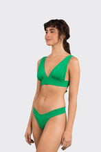 Carregar imagem no visualizador da galeria, Image 04: Rio De Sol Ensemble Set Tambourine Halter-Marina Essential-Cos
