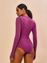 Carregar imagem no visualizador da galeria, Model Back: Uv Line Une Pièce Swimsuit Macae Magenta Upf50+
