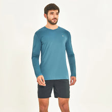 Carregar imagem no visualizador da galeria, Model Front: Uv Line T-Shirt Longsleeve Sport Fit Aco
