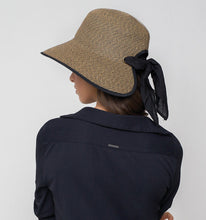 Carregar imagem no visualizador da galeria, Model Back: Uv Line Chapeau Souple/Capeline Hat Santorini Imp Fem Mescla Upf50+
