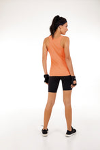 Carregar imagem no visualizador da galeria, Model Back: Alto Giro Fitness Bas Bermuda Supplex Meia Coxa Preto
