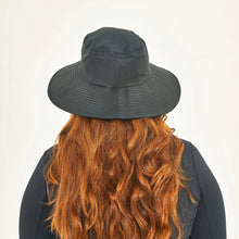 Carregar imagem no visualizador da galeria, Model Back: Uv Line Chapeau Souple/Capeline Hat Lyon Nac L Fem Black Upf50+
