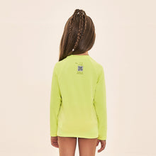 Carregar imagem no visualizador da galeria, Model Back: Uv Line T-Shirt Acqua Qr Code Amarelo Fluor Upf50+
