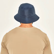 Carregar imagem no visualizador da galeria, Model Back: Uv Line Bob Bucket Colors Marinho Upf50+
