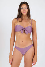 Carregar imagem no visualizador da galeria, Model Front: Rio De Sol Haut Top Shimmer-Harmonia Bandeau-Knot
