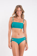 Carregar imagem no visualizador da galeria, Model Front: Rio De Sol Ensemble Set Grove Bandeau-Reto Madrid
