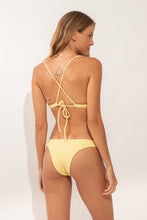 Carregar imagem no visualizador da galeria, Model Back: Rio De Sol Haut Top Drift-Butterglow Juliette-Tie
