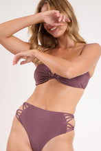 Carregar imagem no visualizador da galeria, Image 07: Rio De Sol Ensemble Set Malibu-Ebano Bandeau-Iris Highwaist-Spin-Iris
