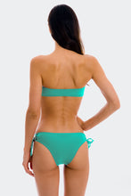 Carregar imagem no visualizador da galeria, Model Back: Rio De Sol Ensemble Set Opal Bandeau-Reto Madrid
