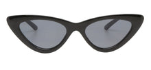 Carregar imagem no visualizador da galeria, Model Front: Iyu Lunettes De Soleil Sigrid Noir
