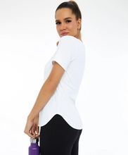 Carregar imagem no visualizador da galeria, Model Back: Alto Giro Fitness Haut T-Shirt Skin Fit Inspiracional Branco Optico
