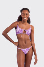 Carregar imagem no visualizador da galeria, Model Front: Rio De Sol Haut Top Trail-Purple Tank-Tie
