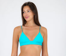 Carregar imagem no visualizador da galeria, Gallery: Rio De Sol Haut Top Jade Tri-Cos
