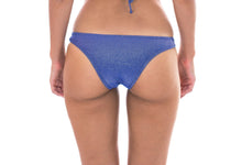 Carregar imagem no visualizador da galeria, Model Back: Rio De Sol Bas Calcinha Radiante Azul Marinho Cropped
