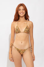 Carregar imagem no visualizador da galeria, Model Front: Rio De Sol Haut Top Yellow-Feline Tri-Inv
