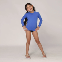 Carregar imagem no visualizador da galeria, Model Front: Uv Line T-Shirt Longsleeve Uvpro Kids Bic Blue Upf50+
