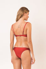 Carregar imagem no visualizador da galeria, Model Back: Rio De Sol Ensemble Set Shimmer-Liquor Bandeau-Joy Essential
