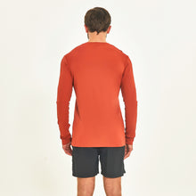 Carregar imagem no visualizador da galeria, Model Back: Uv Line T-Shirt Longsleeve Sport Fit Ferrugem Upf50+
