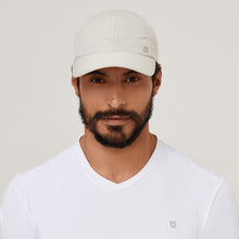 Carregar imagem no visualizador da galeria, Model Front: Uv Line Casquette Cap Uv Pro Masc Sand Upf50+
