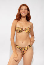 Carregar imagem no visualizador da galeria, Model Front: Rio De Sol Bas Bottom Yellow-Feline Nara
