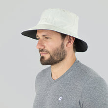 Carregar imagem no visualizador da galeria, Model Front: Uv Line Bob Hat Australia Nac Masc Sand/Grey Upf50+
