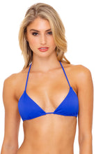 Carregar imagem no visualizador da galeria, Model Front: Luli Fama Haut Top Seamless Blue My Mind Orillas
