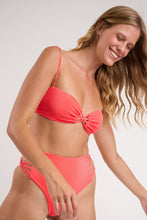 Carregar imagem no visualizador da galeria, Image 07: Rio De Sol Ensemble Set Malibu-Folia Bandeau-Iris Highwaist-Spin-Iris
