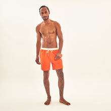 Carregar imagem no visualizador da galeria, Model Front: Uv Line Bermuda / Short Pour Homme Shorts Boxer Orange Upf50+
