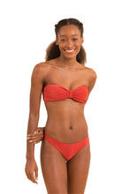 Carregar imagem no visualizador da galeria, Image 04: Rio De Sol Haut Top Malibu-Chili Bandeau-Duo
