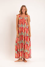 Carregar imagem no visualizador da galeria, Model Front: Rio De Sol Vêtement De Plage Sea-Bloom Long Dress Chiara
