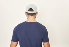 Carregar imagem no visualizador da galeria, Model Back: Uv Line Casquette Cap Uv Pro Masc Grey Upf50+
