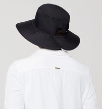 Carregar imagem no visualizador da galeria, Model Back: Uv Line Bob Hat California Nac Fem Black Upf50+
