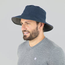 Carregar imagem no visualizador da galeria, Model Front: Uv Line Bob Hat Australia Nac Masc Navy Blue Lead Upf50+
