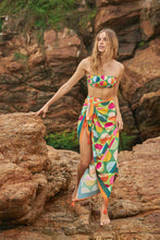 Carregar imagem no visualizador da galeria, Image 11: Rio De Sol Ensemble Set Garden-City Bandeau-Reto Hotpant-Cos
