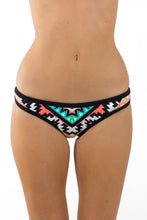 Carregar imagem no visualizador da galeria, Model Front: Seafolly Bas Colorful Kasbah Seafolly
