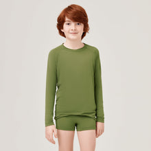 Carregar imagem no visualizador da galeria, Model Front: Uv Line T-Shirt Longsleeve Uvrpo Inf Verde Militar Upf50+

